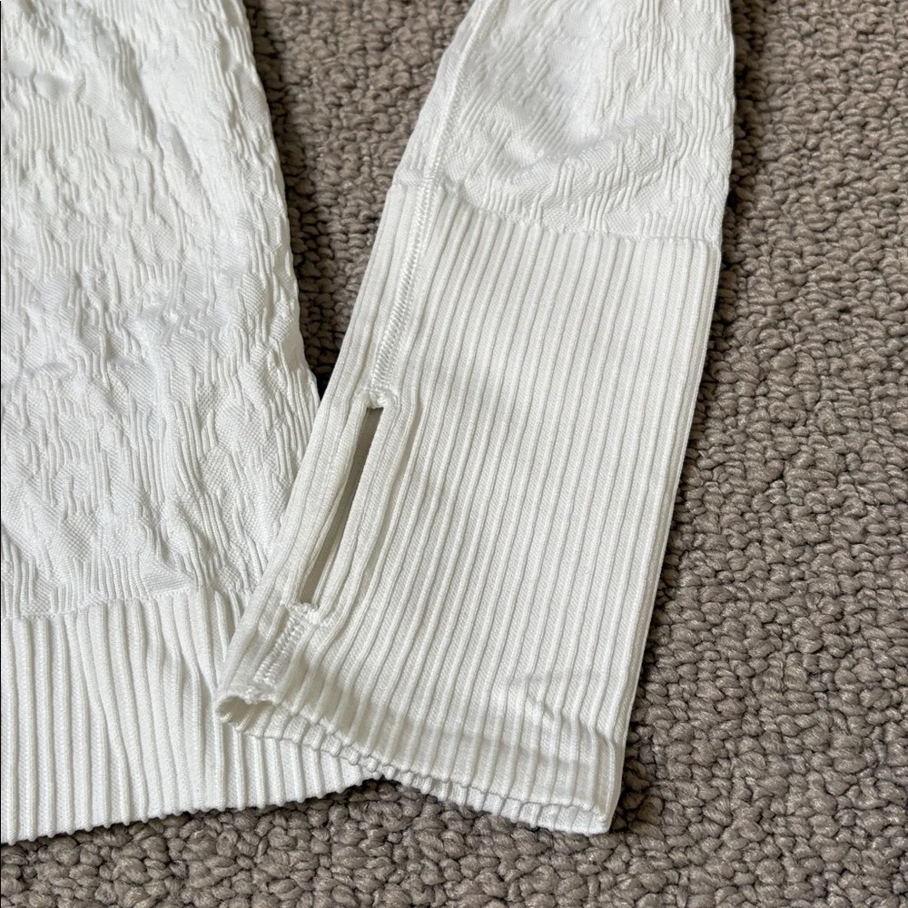 Lululemon long sleeve top - Picture 2 of 8
